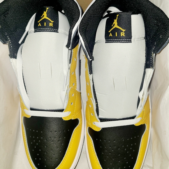 Jordan 1 Mid Mens Shoes